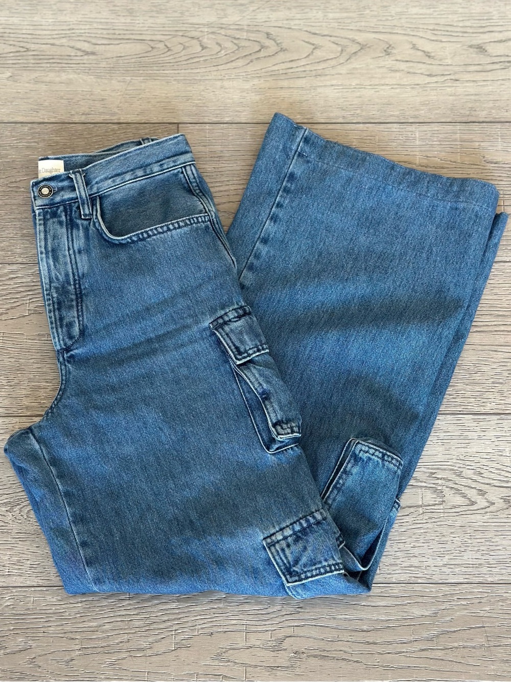 FAVORITE DAUGHTER
The Carly Wide Leg Cargo Jeans Sz26 Relaxed. Color: Highway